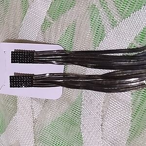 BLACK STONE METTALIC DROP TAIL EARRINGS